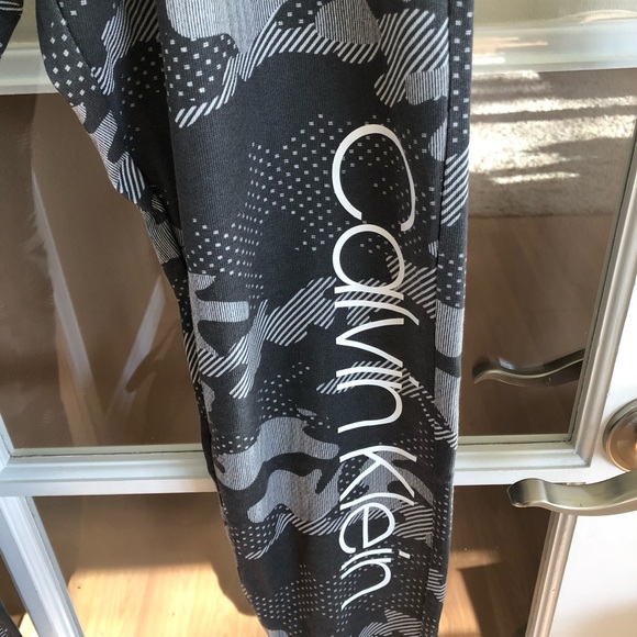 CALVIN KLEIN~Men’s grey camo lounge pants. Size M - Picture 4 of 12